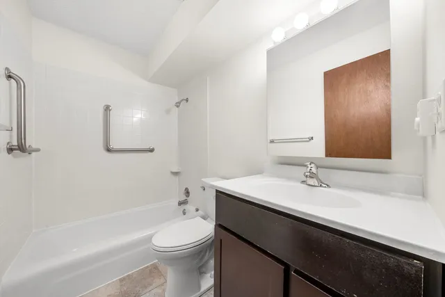 $1,600 | 609 East 3rd Street, Unit 5, Lockport, IL 60441