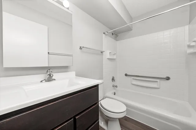 $1,600 | 609 East 3rd Street, Unit 5, Lockport, IL 60441