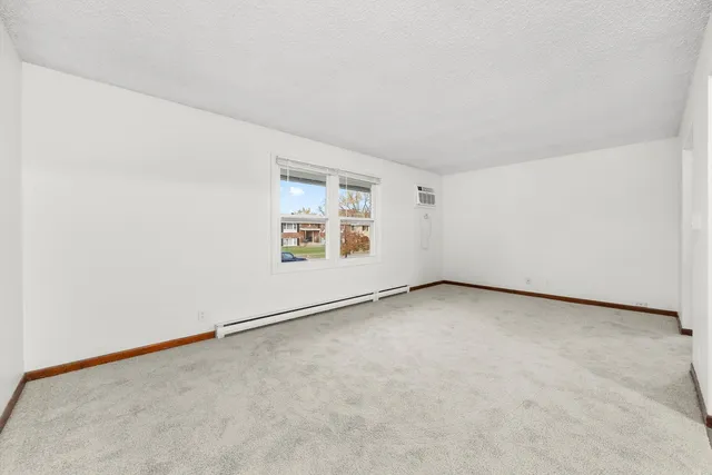 $1,600 | 609 East 3rd Street, Unit 5, Lockport, IL 60441