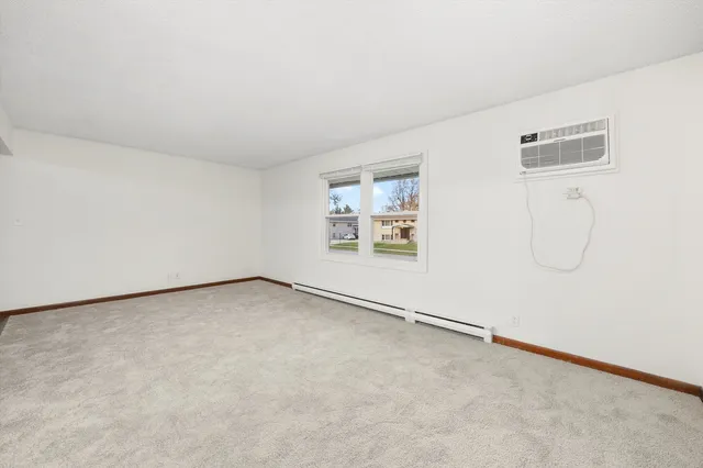 $1,550 | 609 East 3rd Street, Unit 5, Lockport, IL 60441