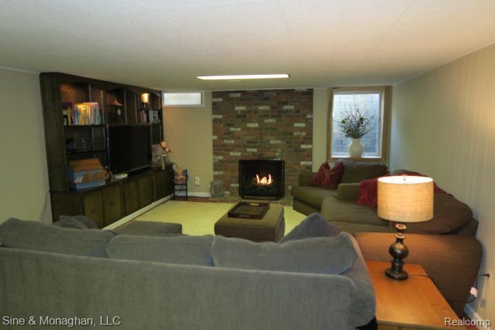 332 Cloverly Road Grosse Pointe, MI 48236 - Photo 29 of 40 image9.jpg