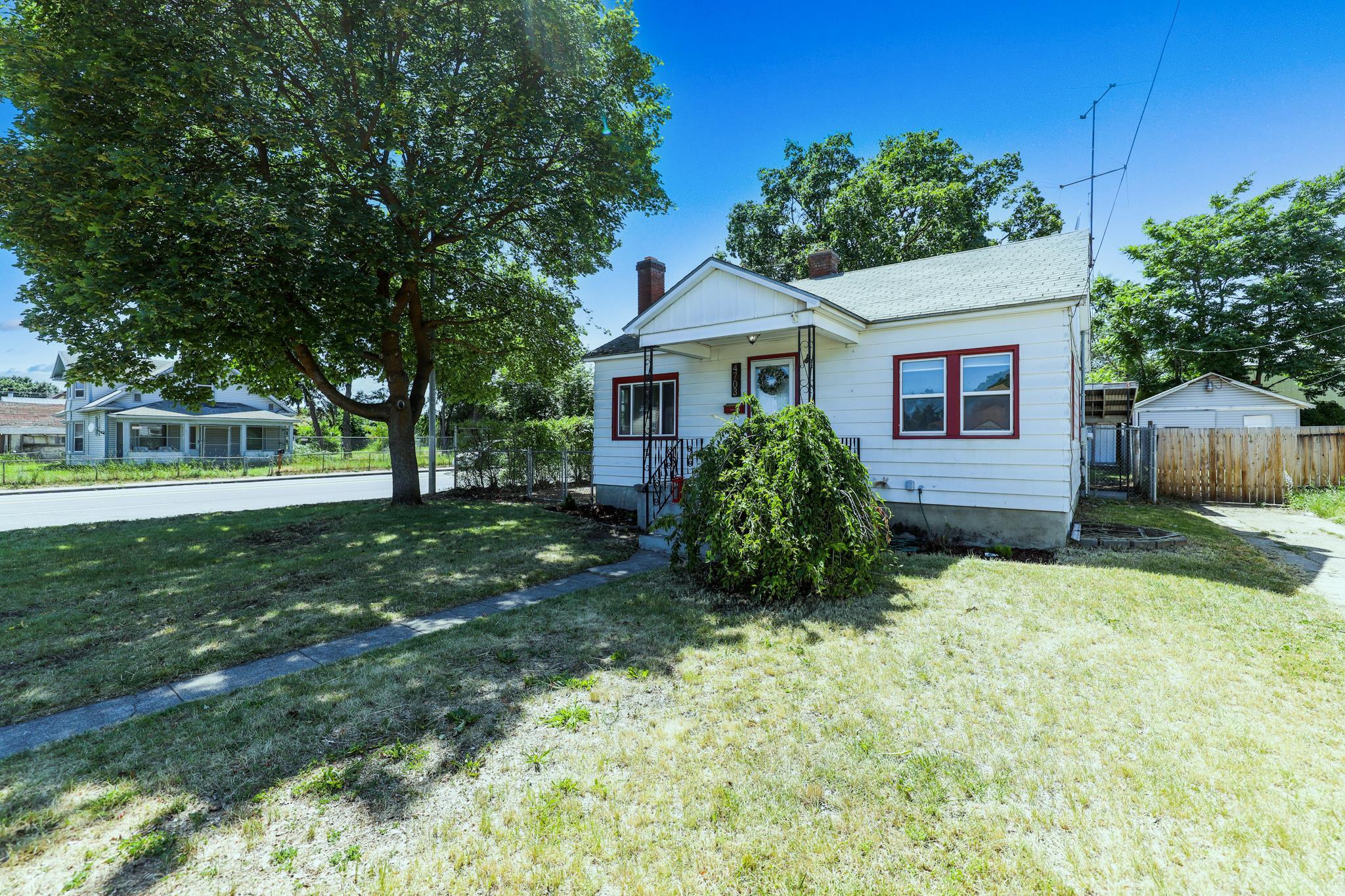 4703 North Stone Street Spokane, WA 99207 - Photo 2 of 40