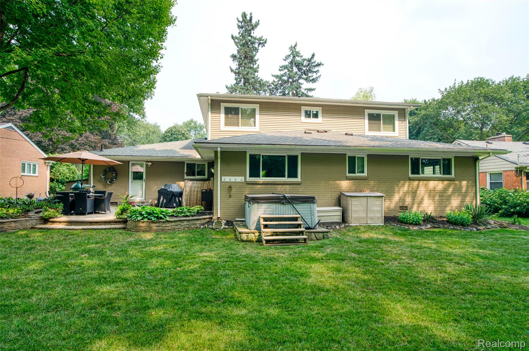 2172 Devonshire Road Bloomfield Hills, MI 48302 - Photo 44 of 45 DSC03681_44.jpg
