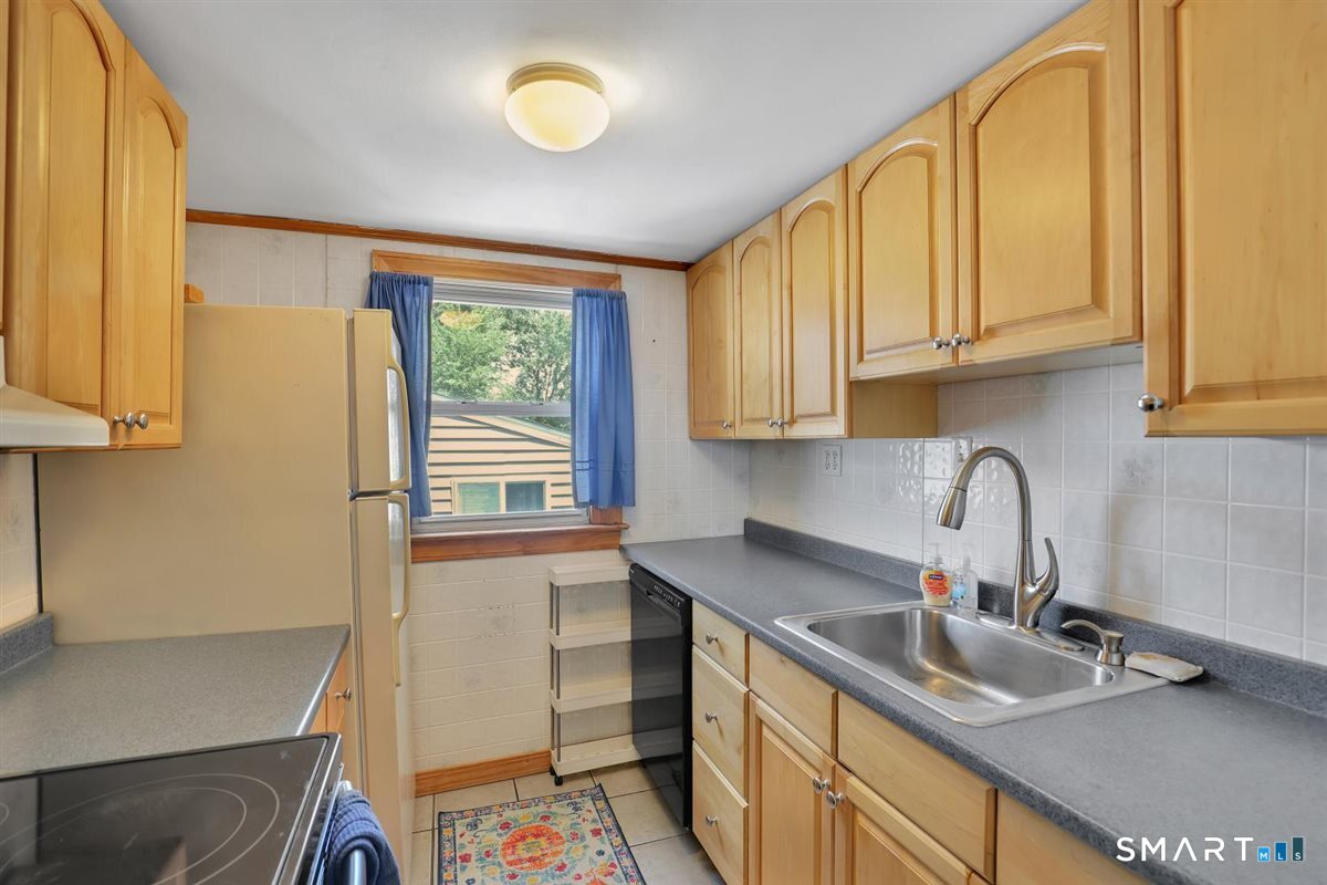 13 Predem Road Bristol, CT 06010 - Photo 9 of 31