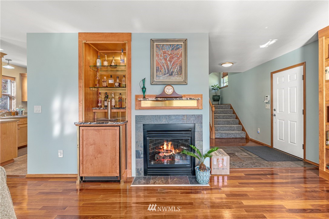 7315 Dumar Way Southwest Seattle, WA 98106 - Photo 3 of 39 Gallery Image 3