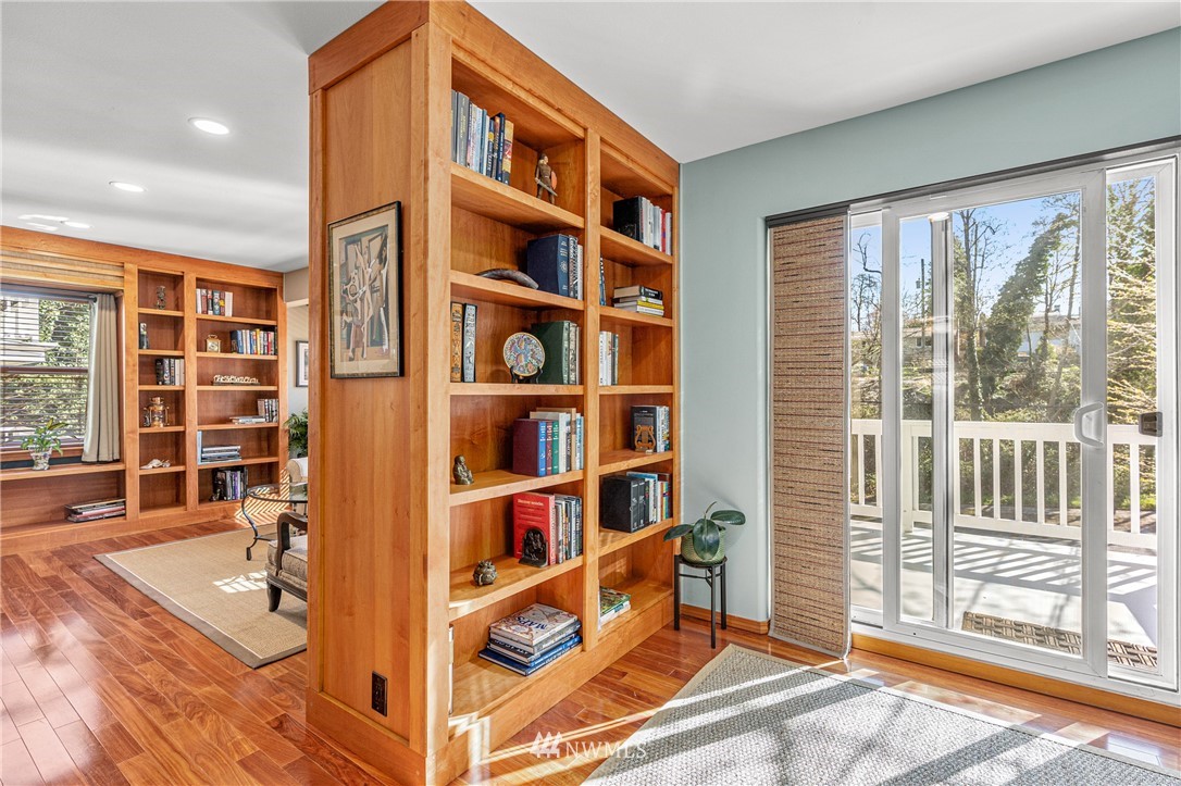7315 Dumar Way Southwest Seattle, WA 98106 - Photo 8 of 39 Gallery Image 8