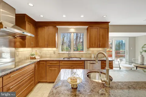 $1,299,000 | 987 Old Holly Drive, Great Falls, VA 22066