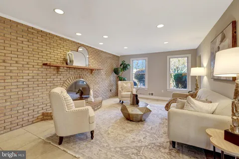 $1,299,000 | 987 Old Holly Drive, Great Falls, VA 22066