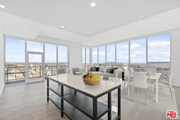 $7,418 | 230 West Olympic Boulevard, Unit 4702, Los Angeles, CA 90015
