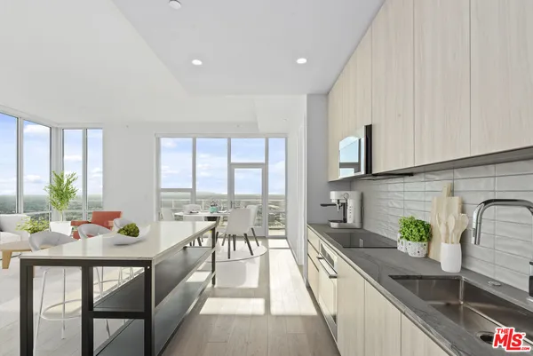 $7,418 | 230 West Olympic Boulevard, Unit 4702, Los Angeles, CA 90015