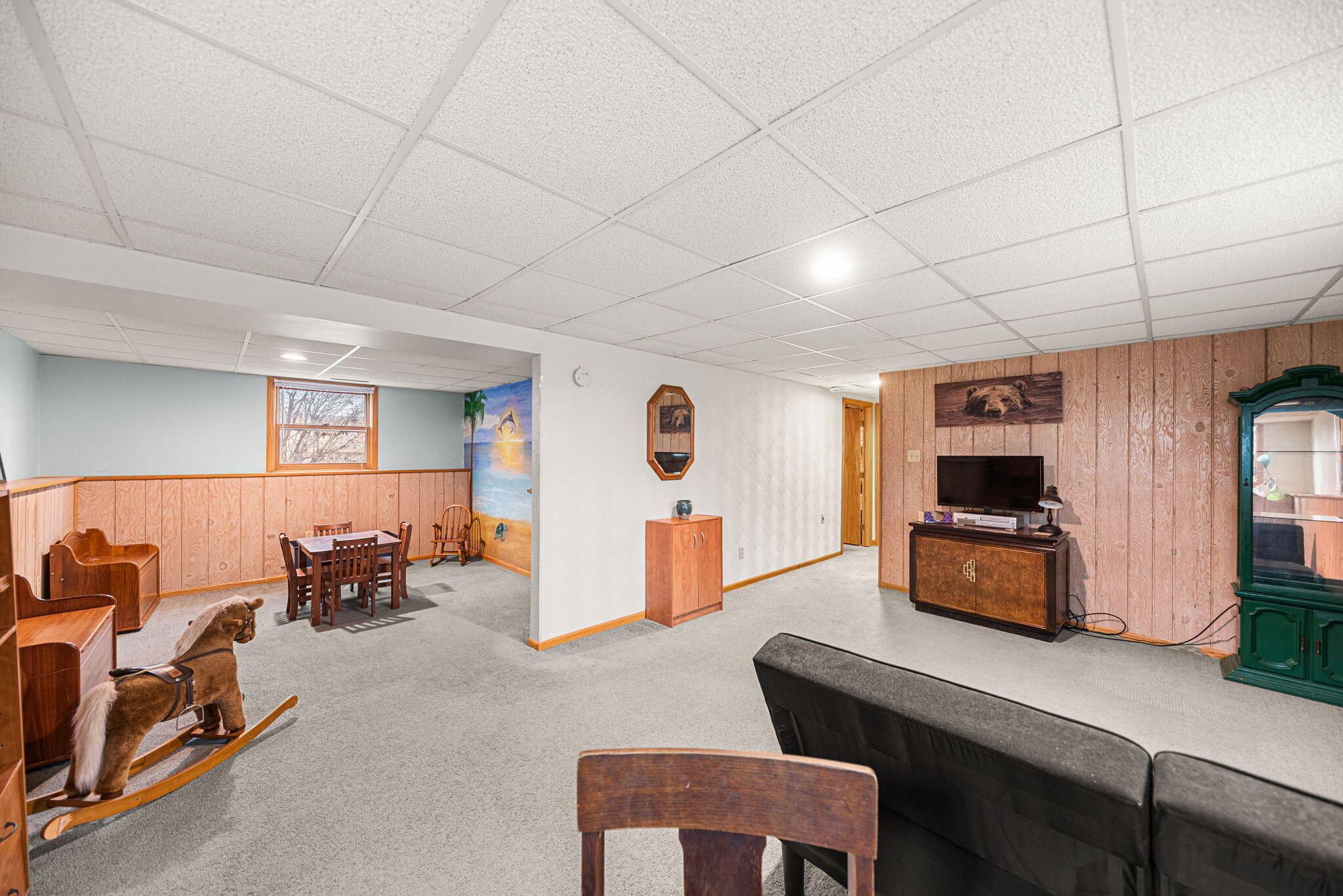 902 Aspen Street Hebron, IN 46341 - Photo 14 of 20 a room with furniture and window