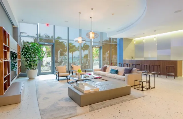 $5,000 | 460 Northeast 28th Street, Unit 2903, Miami, FL 33137