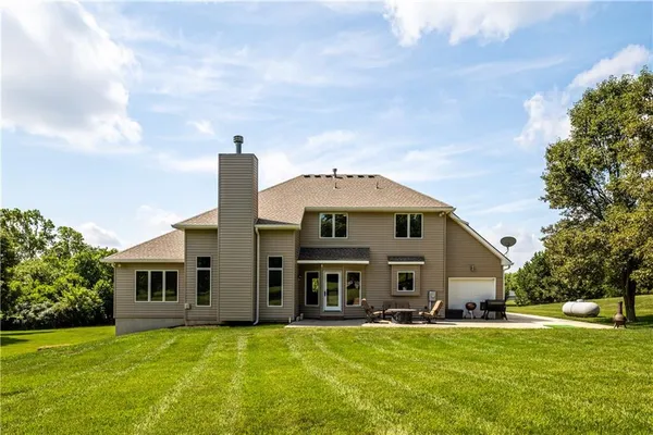 $745,000 | 17888 Evans Road, Tonganoxie, KS 66086