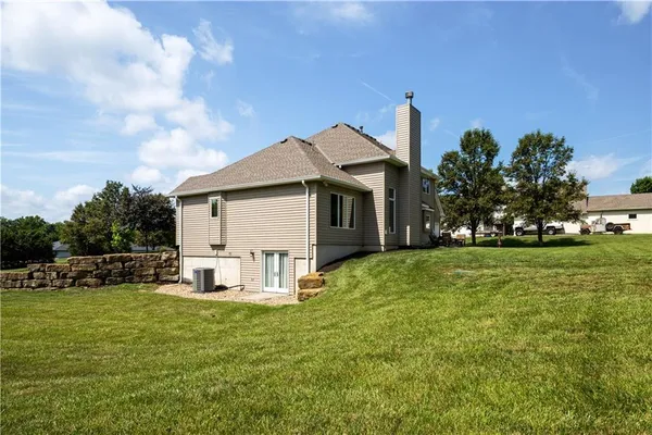 $745,000 | 17888 Evans Road, Tonganoxie, KS 66086