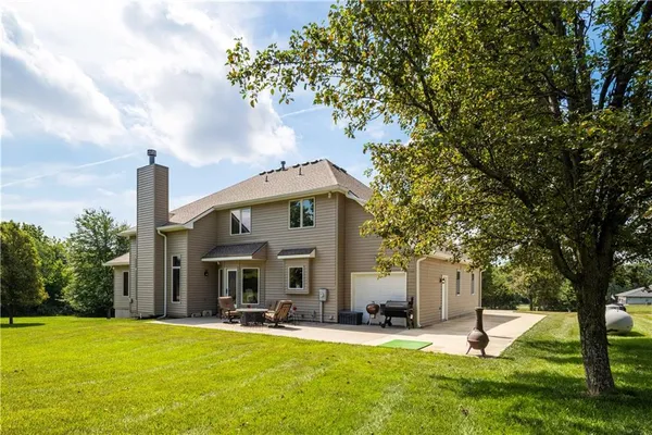 $745,000 | 17888 Evans Road, Tonganoxie, KS 66086