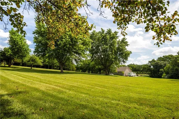 $745,000 | 17888 Evans Road, Tonganoxie, KS 66086