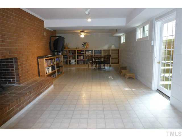 1555 Hanford Road Graham, NC 27253 - Photo 19 of 25 a view of a hallway with chairs