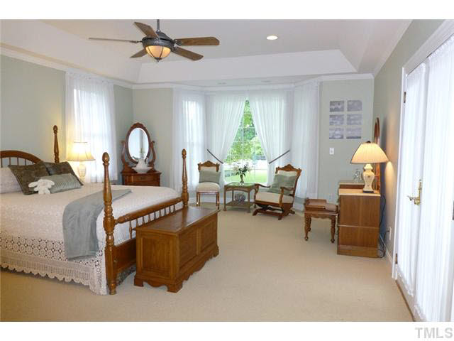 1555 Hanford Road Graham, NC 27253 - Photo 10 of 25 a living room with furniture