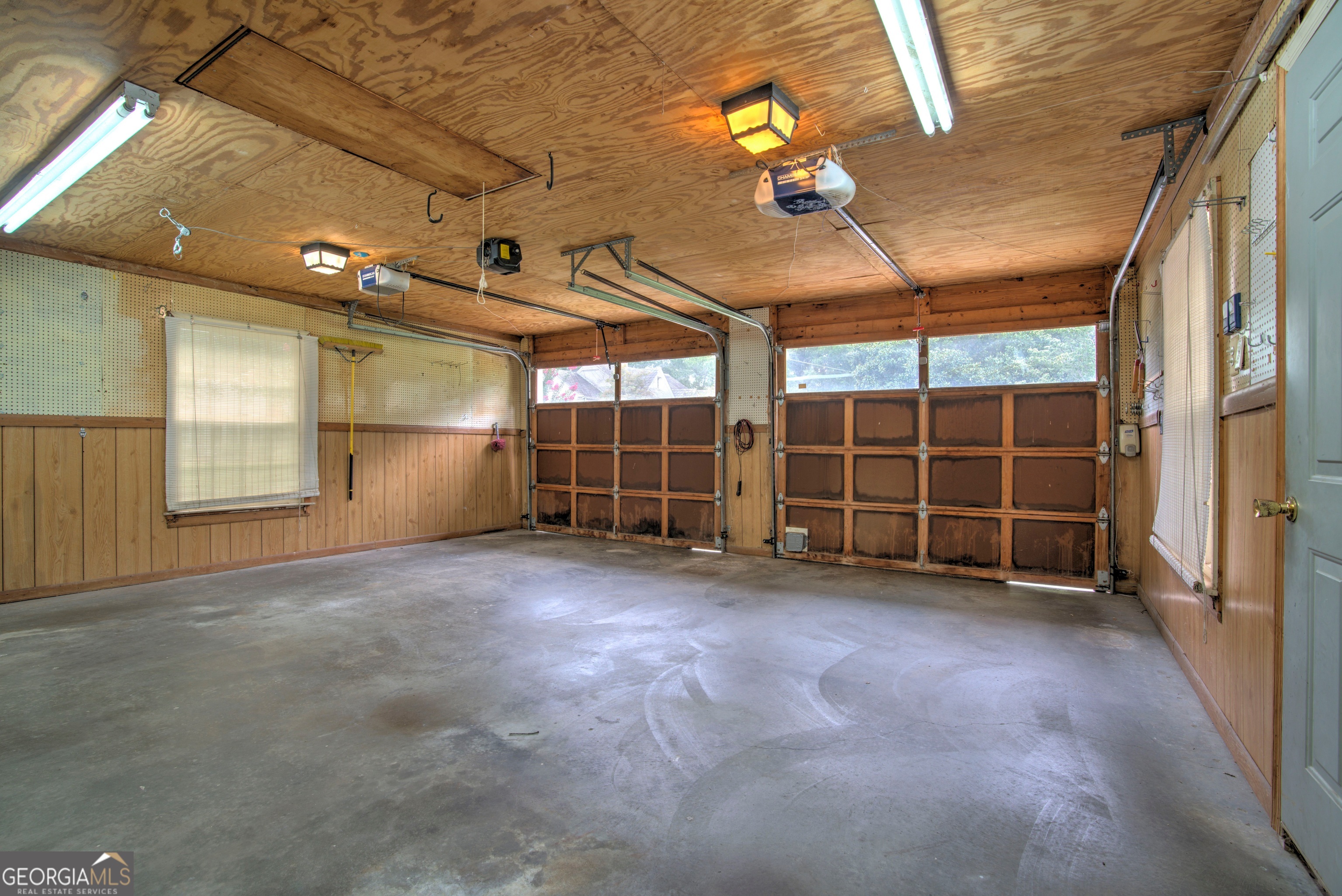 19 Berckmans Lane Southwest Rome, GA 30165 - Photo 20 of 26 an empty room with windows