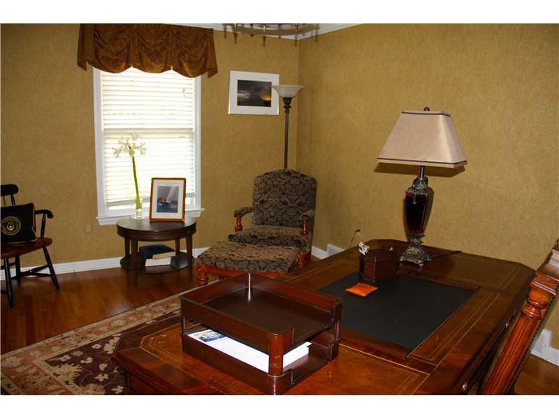204 Sunridge Road Pittsburgh, PA 15238 - Photo 12 of 21 Studio/Study/Office.