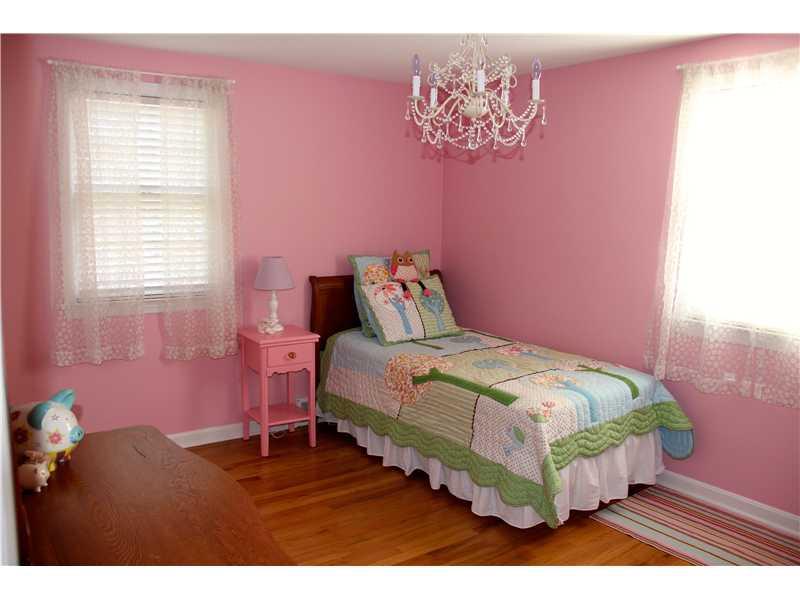 204 Sunridge Road Pittsburgh, PA 15238 - Photo 15 of 21 Bedroom.