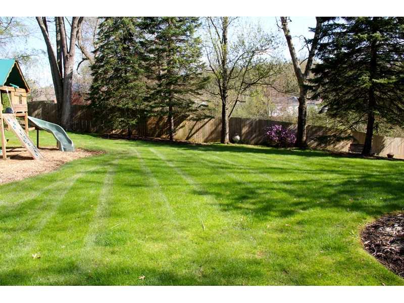 204 Sunridge Road Pittsburgh, PA 15238 - Photo 19 of 21 Yard/Garden.