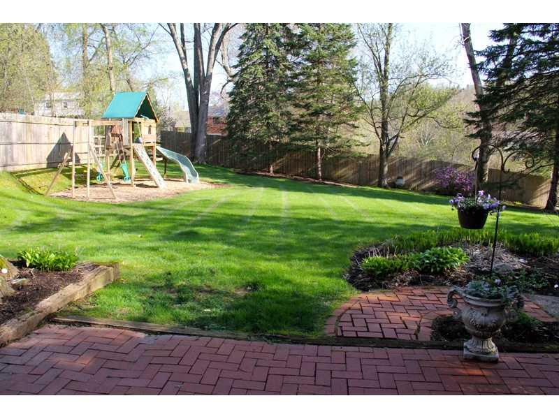 204 Sunridge Road Pittsburgh, PA 15238 - Photo 20 of 21 Yard/Garden.