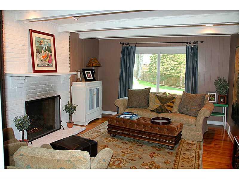 204 Sunridge Road Pittsburgh, PA 15238 - Photo 9 of 21 Family Room.