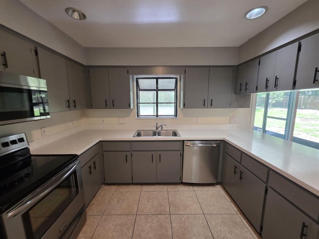 619 Knowles Road, Unit B Brandon, FL 33511 - Photo 5 of 24