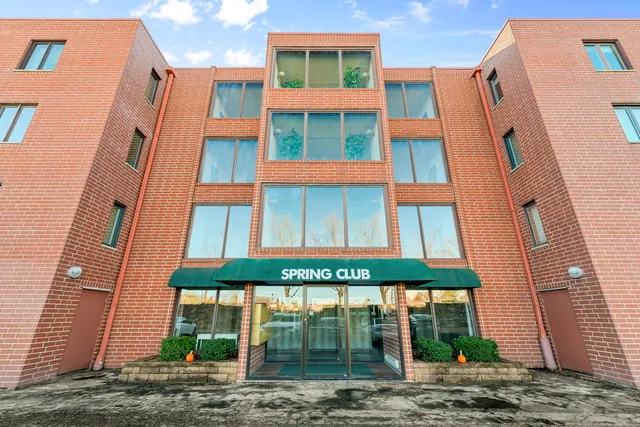 $360,000 | 1S095 Spring Road, Unit 1D, Oakbrook Terrace, IL 60181