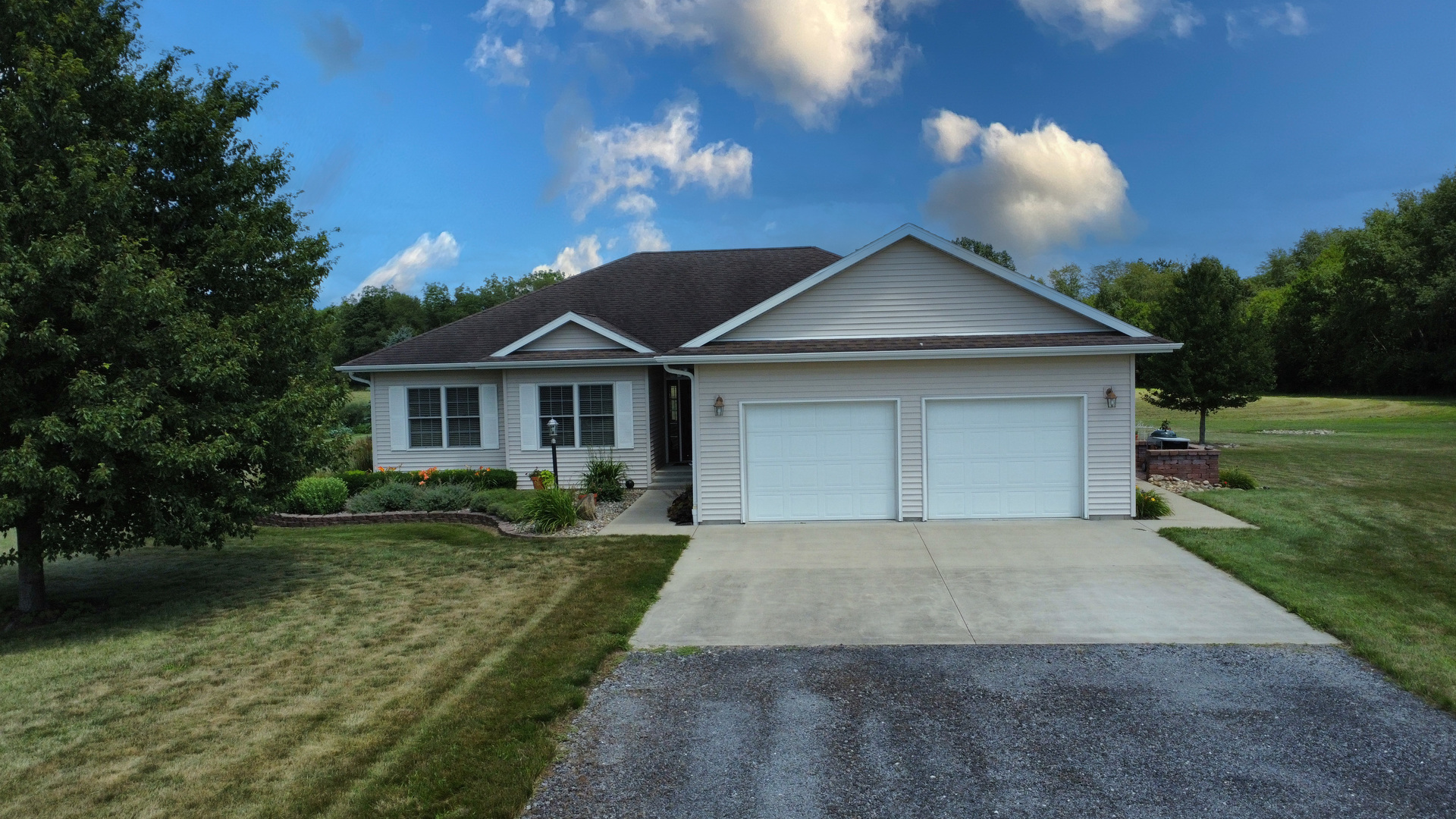 1646 North 2050 East Road Watseka, IL 60970 - Photo 2 of 29