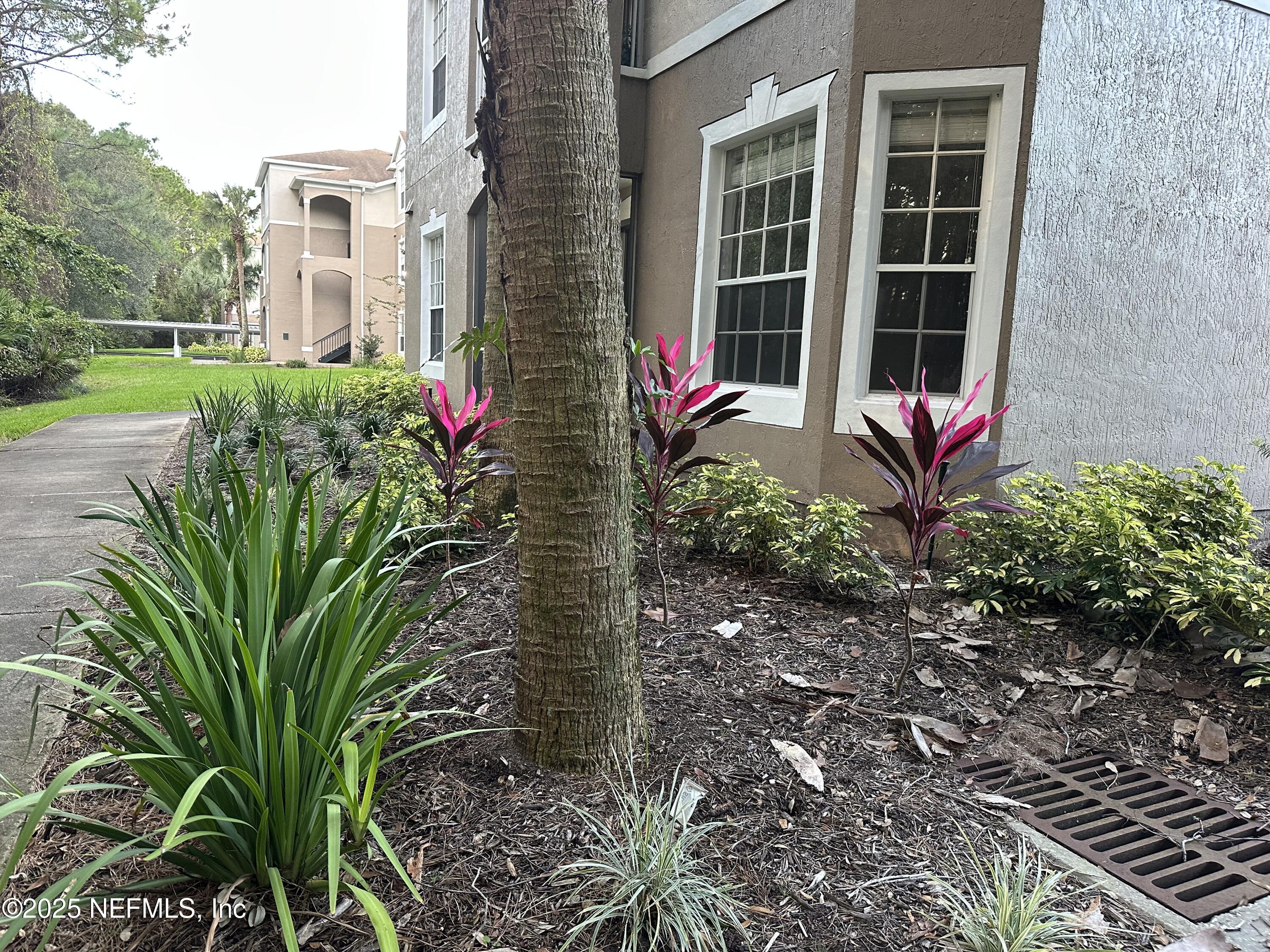 10550 Baymeadows Road, Unit 818 Jacksonville, FL 32256 - Photo 26 of 62 COMMUNITY LANDSCAPING