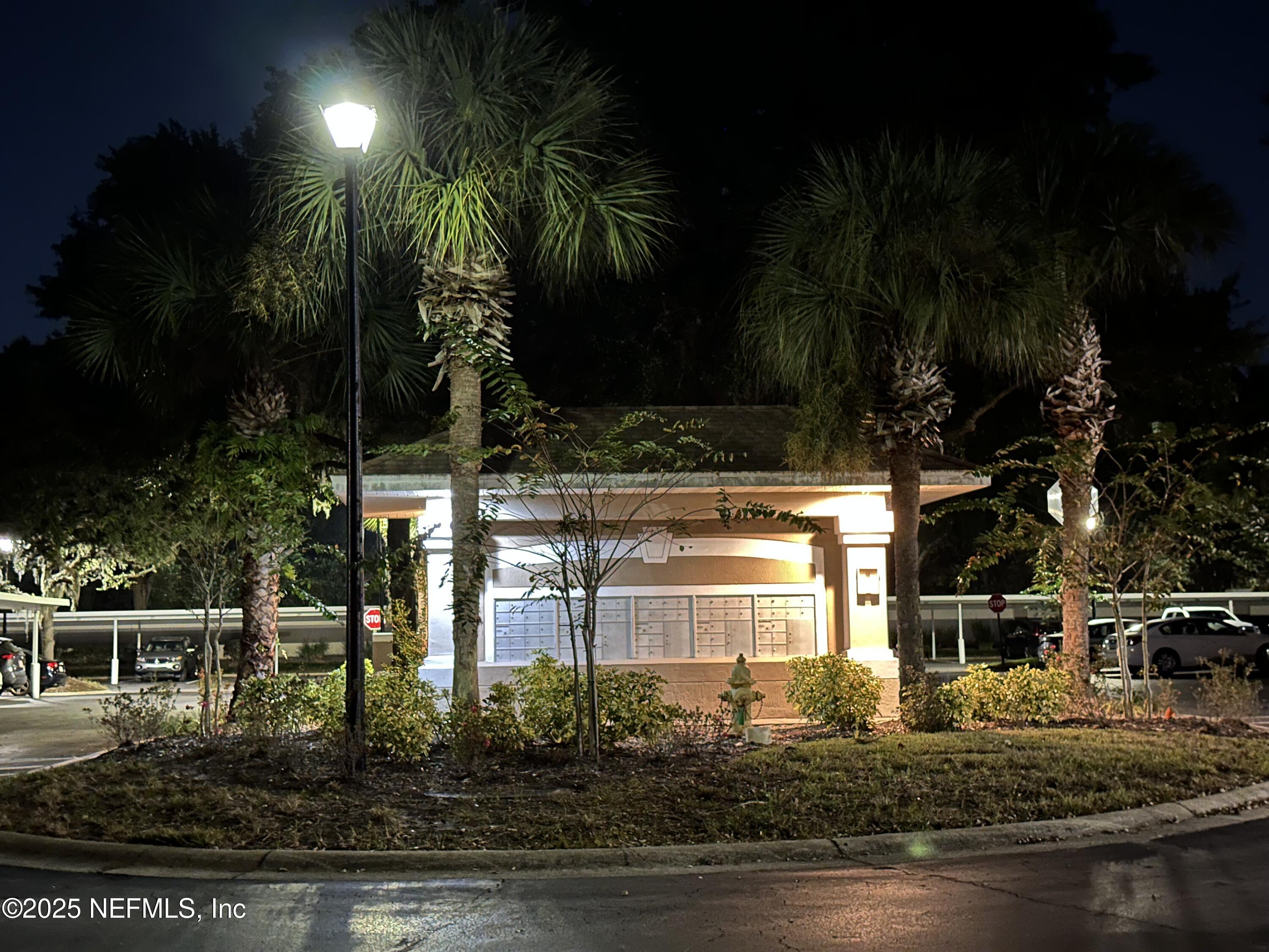 10550 Baymeadows Road, Unit 818 Jacksonville, FL 32256 - Photo 46 of 62 a front view of a house with yard