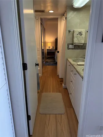 $3,300 | 444 Nāhua Street, Unit 1707, Honolulu, HI 96815