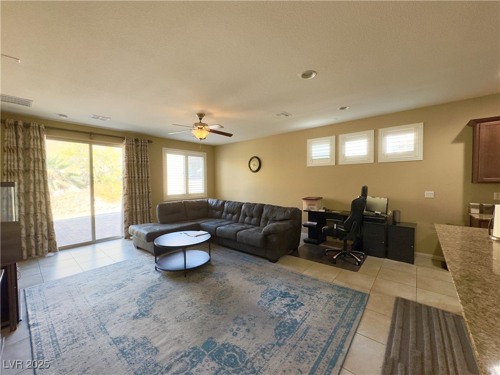 2128 Delmar Farms Court Laughlin, NV 89029 - Photo 5 of 36 Living Room