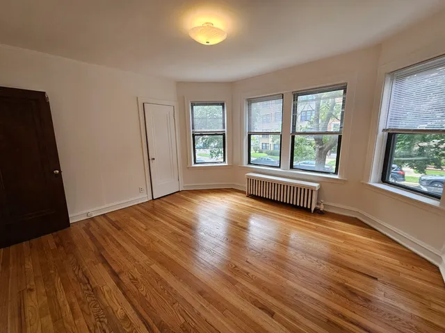 $1,400 | 5507 North Campbell Avenue, Unit 3N, Chicago, IL 60625