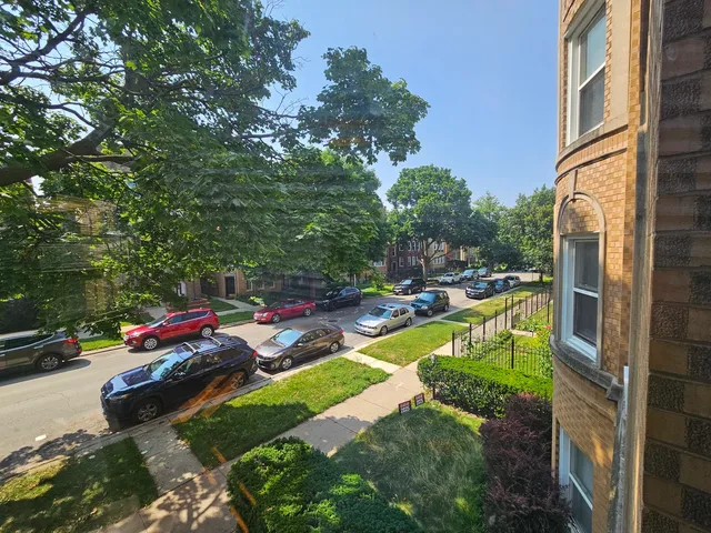 $1,400 | 5507 North Campbell Avenue, Unit 3N, Chicago, IL 60625