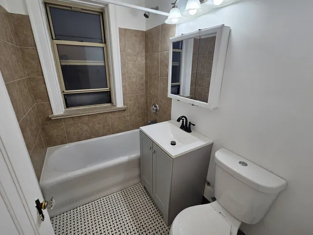 $1,400 | 5507 North Campbell Avenue, Unit 3N, Chicago, IL 60625