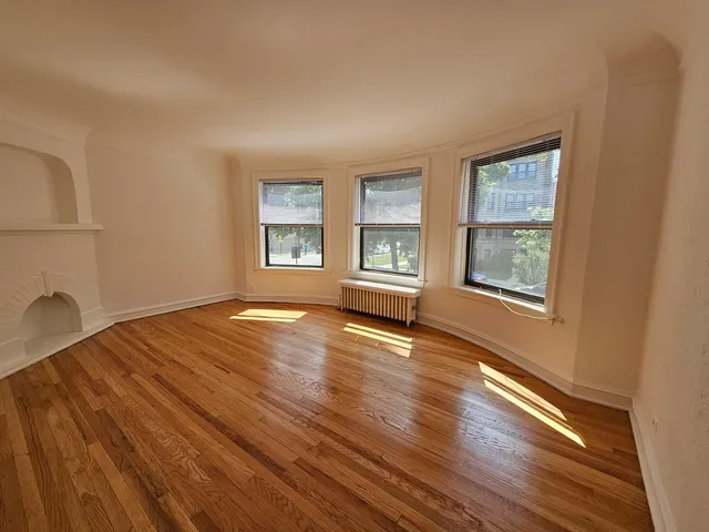 $1,400 | 5507 North Campbell Avenue, Unit 3N, Chicago, IL 60625