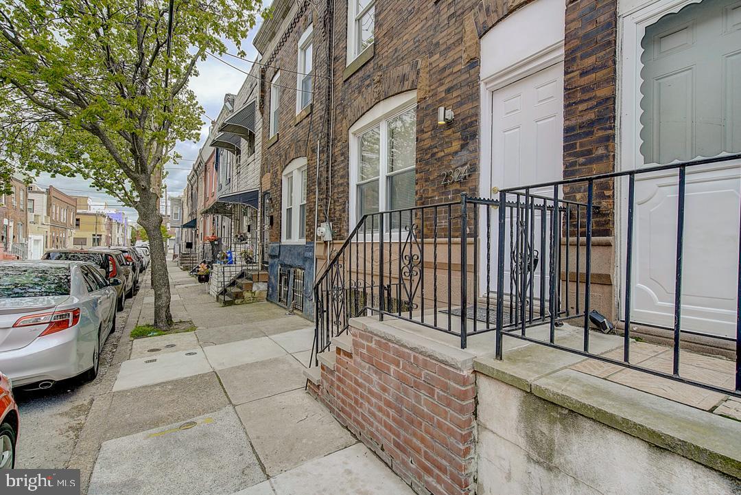 2324 Fernon Street Philadelphia, PA 19145 - Photo 3 of 31