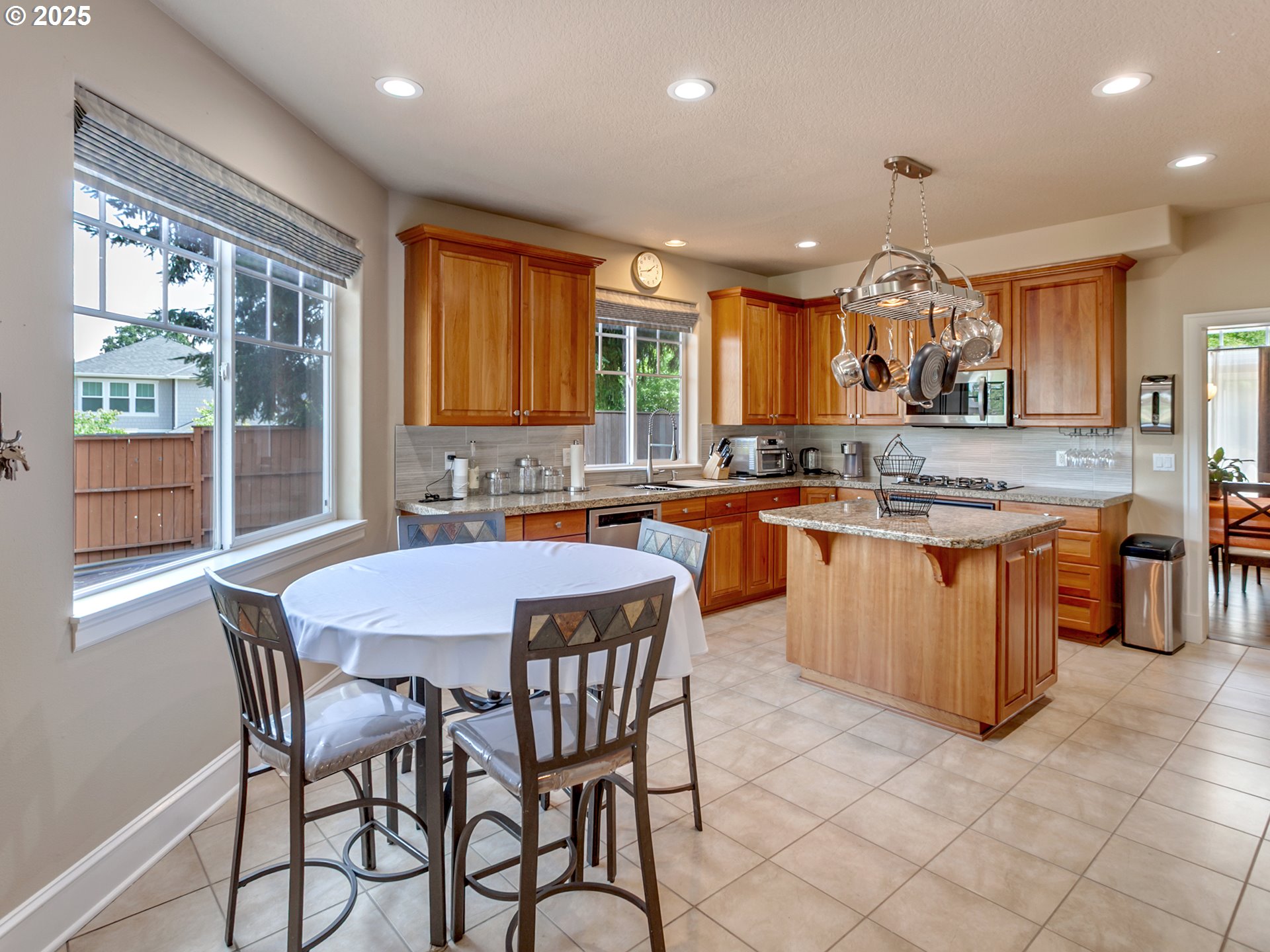 7913 Southwest Leiser Lane Portland, OR 97224 - Photo 7 of 35 Kitchen