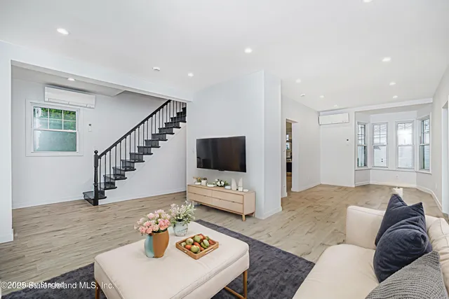 $959,000 | 5396 Arthur Kill Road | Tottenville