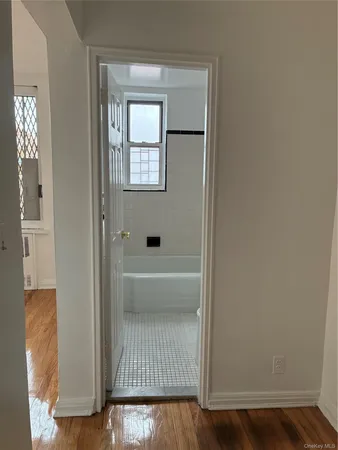 $1,800 | 610 Waring Avenue, Unit 5G | Bronxwood