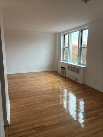 $1,800 | 610 Waring Avenue, Unit 5G | Bronxwood
