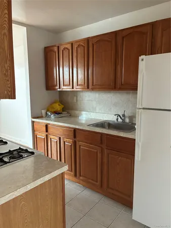 $1,800 | 610 Waring Avenue, Unit 5G | Bronxwood