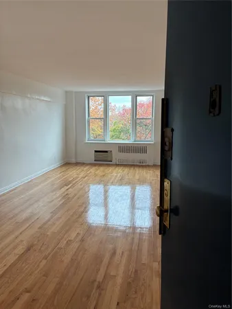 $1,800 | 610 Waring Avenue, Unit 5G | Bronxwood