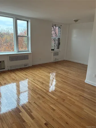 $1,800 | 610 Waring Avenue, Unit 5G | Bronxwood