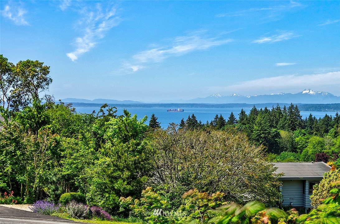 18742 Ridgefield Road Northwest Shoreline, WA 98177 - Photo 3 of 32 Gallery Image 3