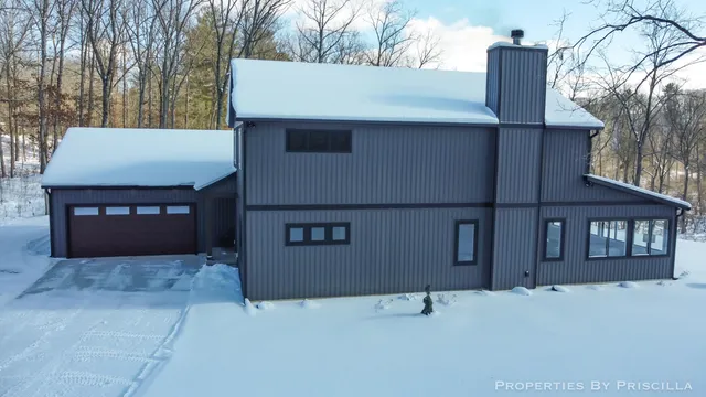 $1,500,000 | 3008 East Upper Field Trail, Newaygo, MI 49337