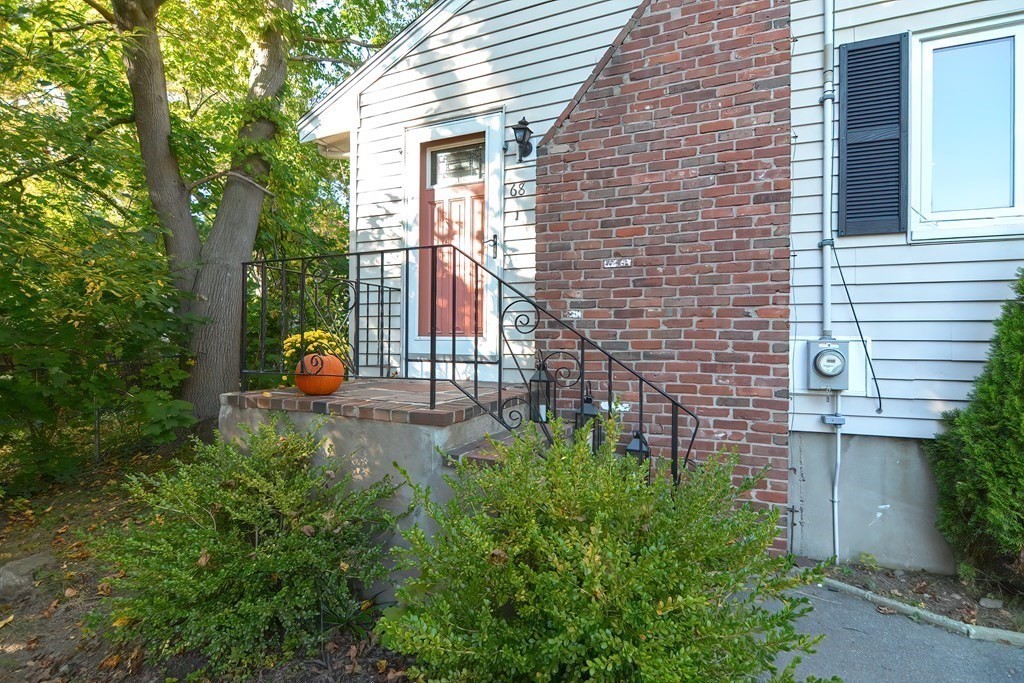 68 East Shore Road Holbrook, MA 02343 - Photo 3 of 37 Gallery Image 3